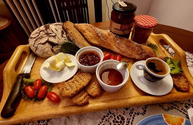 Jazzy Greek Breakfast with Dionisis and Eleni