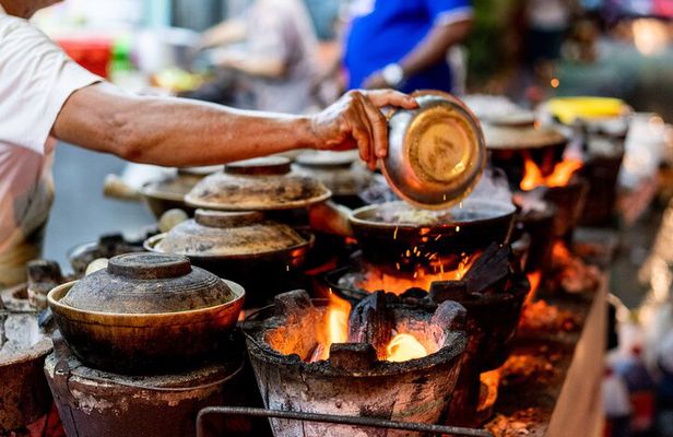 Off the Menu: Singapore Authentic Food Tour with Local Student