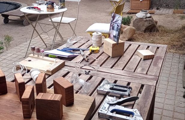 Small Group Make Your Own Bird Feeder Workshop in Cercedilla