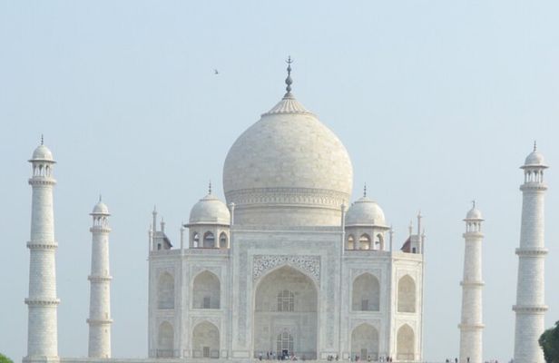 Day Trip to Taj Mahal, Agra Fort and Baby Taj from Delhi by Car