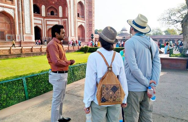 Taj Mahal, Agra Fort & Baby Taj Tour from Delhi by Car–Fast Entry