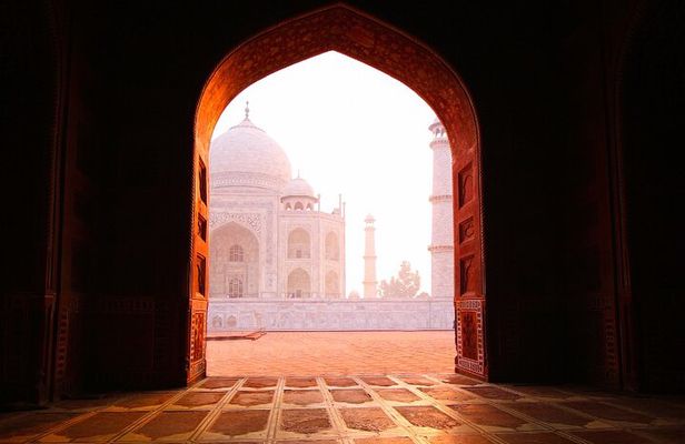 Private Agra Taj Mahal Tour From Delhi By Car