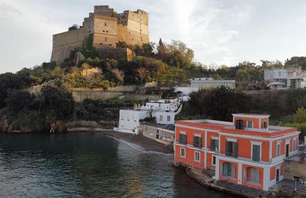 Private car tour among the treasures of the Phlegraean Fields of Naples.