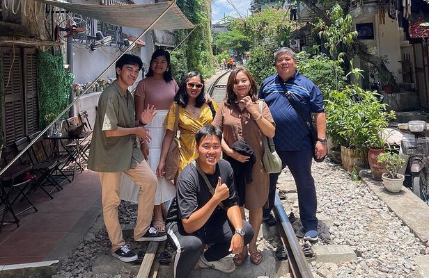 Small Group Half-day Hanoi City Tour with Train Street Visit (4h)