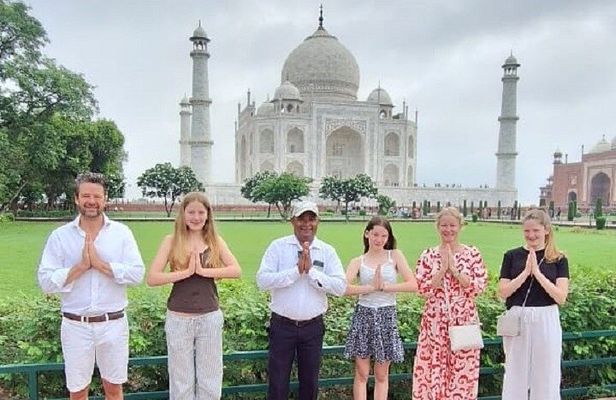 Private Day Trip to Agra with a Sunrise view of Taj Mahal