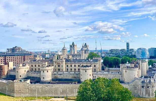 Tower of London Private Tour for Families and Friends