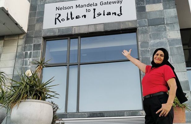 Robben Island & City stops.We confirm tickets by 8h00 am next day