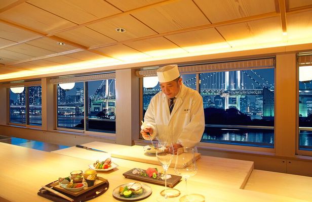 Tokyo: Yakatabune Private Lunch/Dinner cruise