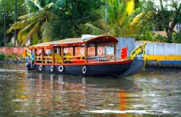 Kumarakom Explore Backwaters & Birds at Coconut Lagoon Pick&Drop