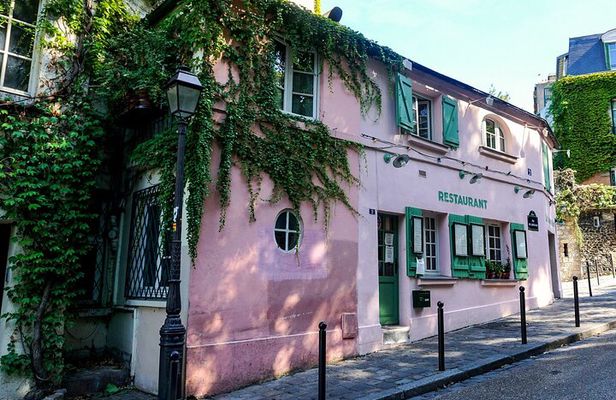 Parisian Love Affair: Elegant Romance Private Tour in Paris