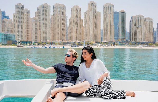 Dubai Harbor: Luxury Yacht Tour with BBQ Options