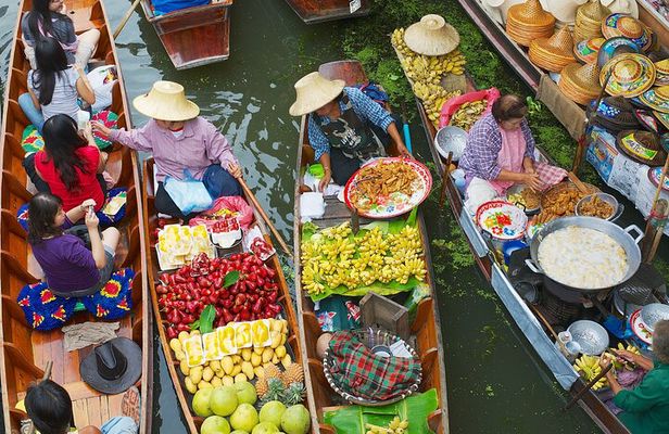 Bangkok: Floating and Train Market with Paddleboat Ride