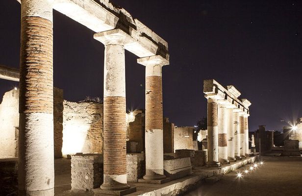 Visit the Pompeii ruins from Salerno with Pizza Lunch