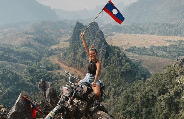 Vang Vieng Tour B - Nam Xay Viewpoint Hike & Blue Lagoon 1 Tour