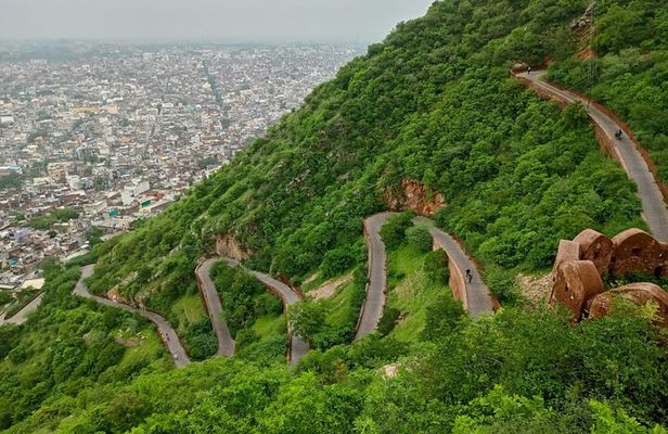 Guided Nahargarh Bicycle Tour with Food Tasting