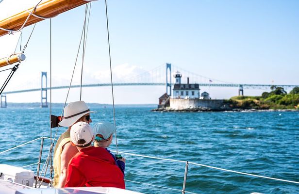 Newport Sightseeing Day Sailing Experience on Schooner Adirondack