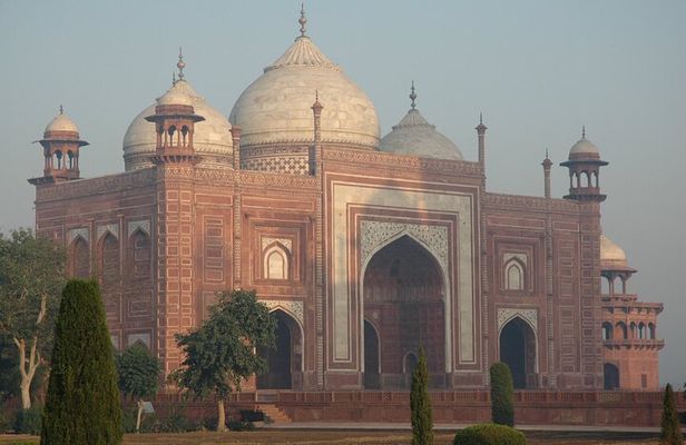 Taj Mahal & Agra Fort Private Tour from Delhi by Car – Fast Entry