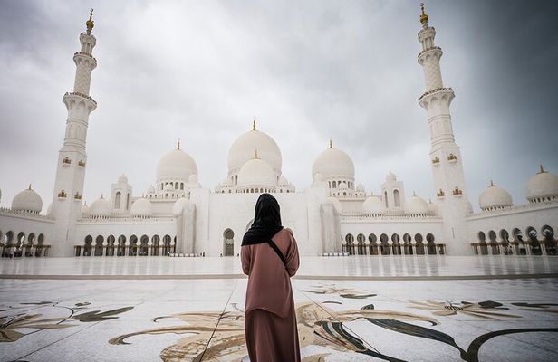 From Dubai: Full-Day Abu Dhabi Tour With Traditional Buffet Lunch
