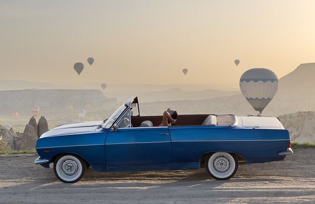 Private Classic Car Sunrise Balloon Chasing Experience