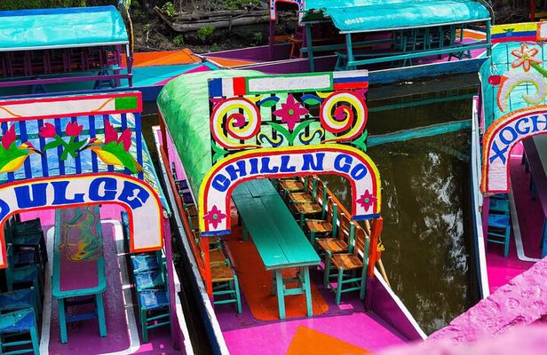 Floating adventure in Xochimilco