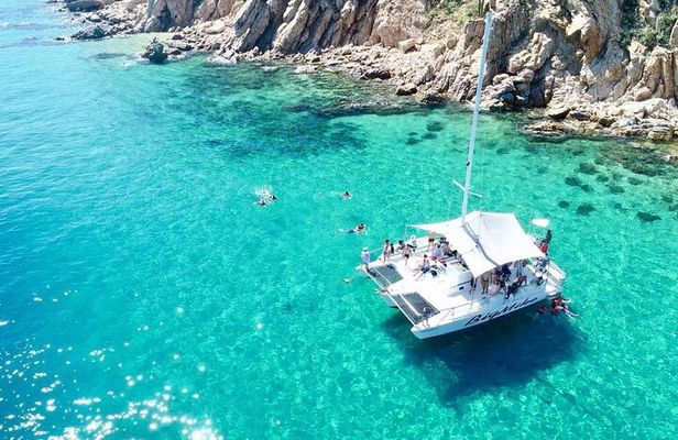 Snorkel Tour in private Trimarán in Los Cabos