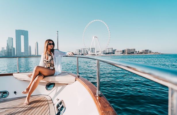 1 HR - Dubai Marina Luxury Yacht Tour 