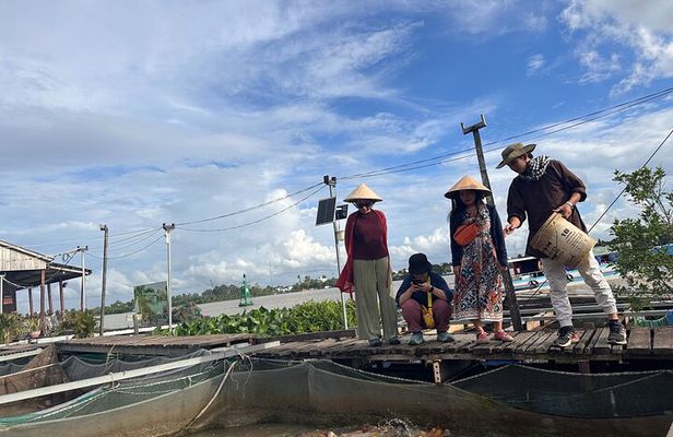 Can Tho day tour: fruit garden&floating fish farm in Son islet