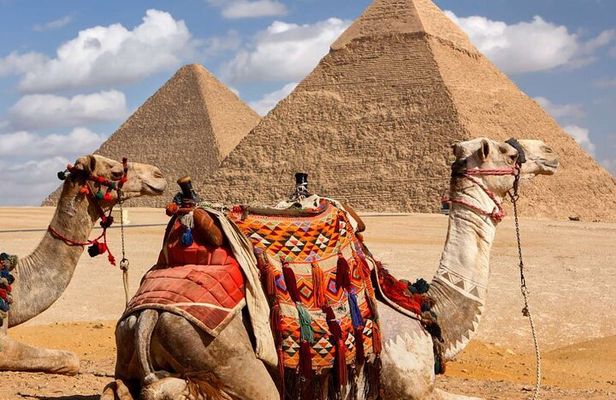 Cairo by Bus: Pyramids & Egyptian Museum Day Tour from Sharm