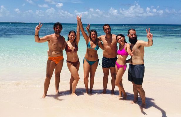 6-Hours Tour East Coast of Antigua: Stingray City, Lunch & Beach
