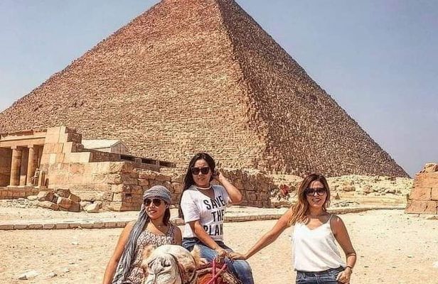 Private Guided Tour Giza Pyramids and Sphinx with an Egyptologist
