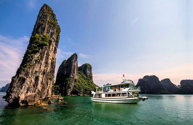 Halong Wonder Bay Day Cruise (Small Group on Boat & Buffet Lunch)