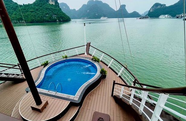 2 Day Guided Cruise Tour in Halong Bay and Lan Ha Bay from Hanoi