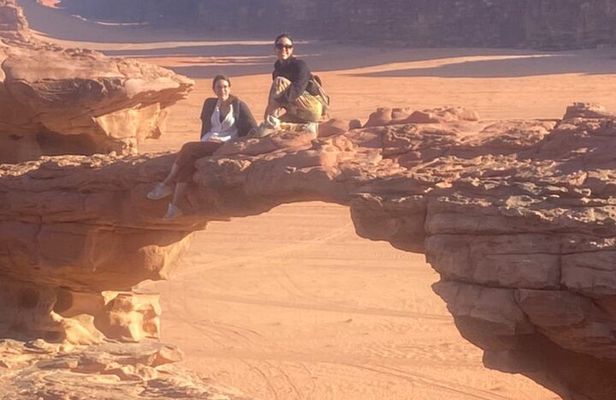 4 Hour Jeep Tour Wadi Rum Desert Highlights (morning or sunset)
