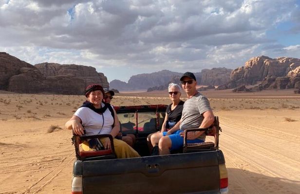 2 Hour Jeep Tour (Morning or Sunset) Wadi Rum Desert Highlights