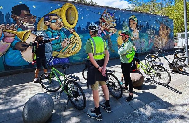 Quito´s Evolution Bike Tour & Middle of the World - Group Tour