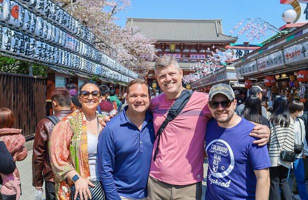 Customize Tokyo Must-sees &Local gems with Local Friend (Private)