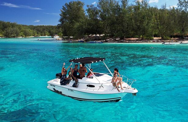 6 Hour Private Boat Activity with Snorkeling & Lunch