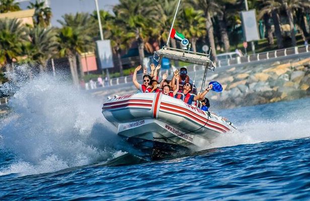 Speed Boat Tour 90 minutes in Dubai Marina 