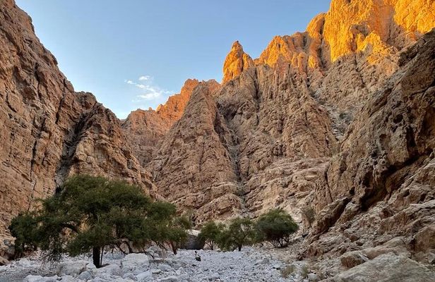 Hike to Red Wall Sherry and Sanat Village in Wadi Naqab