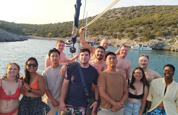 3-Hour Private Sunset Boat Tour With Dinner in Bodrum