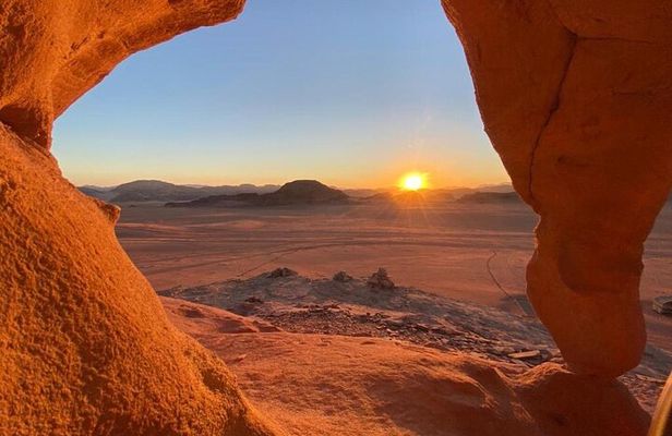 Wadi Rum Full Day Jeep Tour + Overnight + Dinner in Bedouin Camp