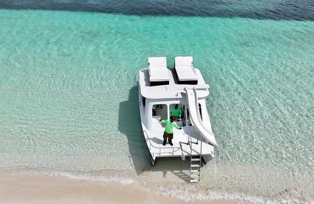 Private 4 Hour Power Catamaran Excursion in Grace Bay