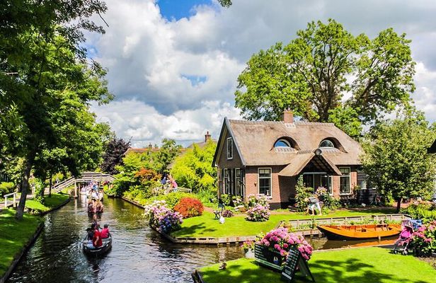 Zaanse Schans Giethoorn Private Tour from Amsterdam Canal Cruise