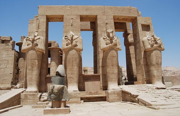 Hurghada private Over Day Tour to Luxor& Felucca & Balloon Ride