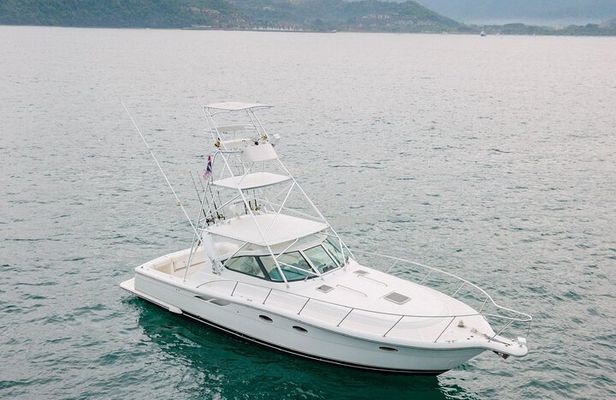 Private Tiara Yach 40ft Half Day Activity in Gulf of Papagayo