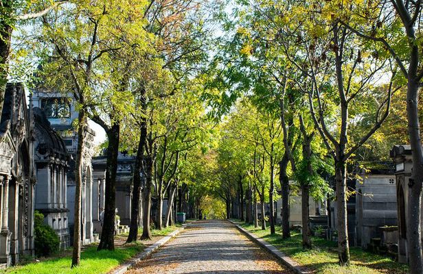 Père Lachaise Cemetery Tour: A Stroll Through Immortal History