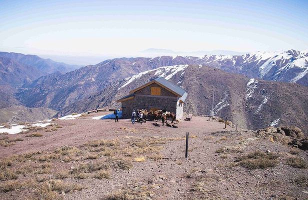 Ride in the semi-private Andes with roast