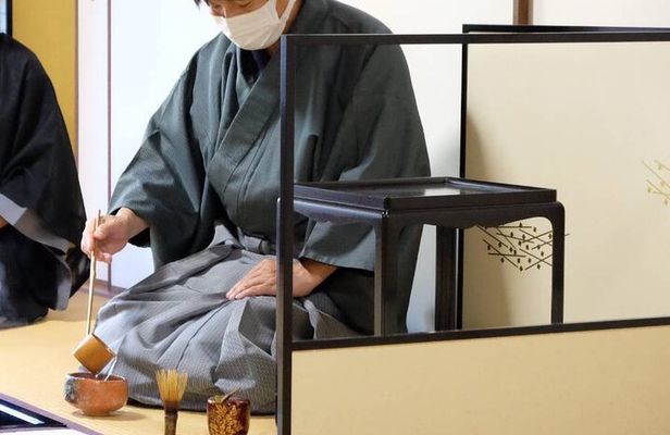 Japanese Style Room Tea Ceremony Class in Marugamemachi