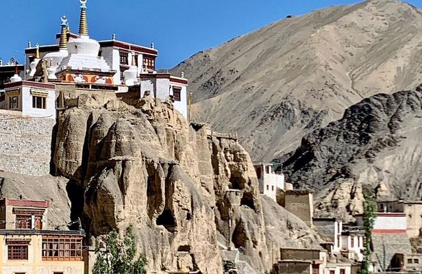 6 days Private Guided Tour of Ladakh from Delhi by flight & car