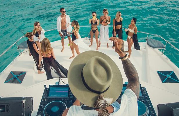 All Inclusive Tulum Party DJ Evening Beat in 51' Leopard PowerCat